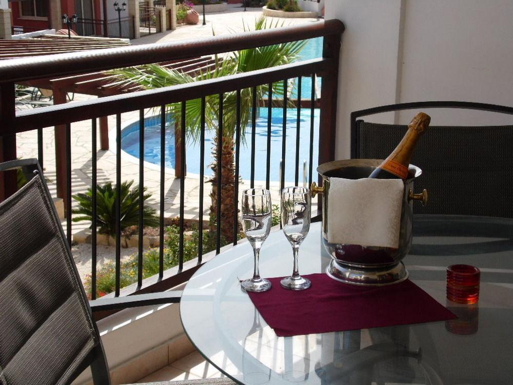 Adriana Holiday Resort Paphos Ngoại thất bức ảnh